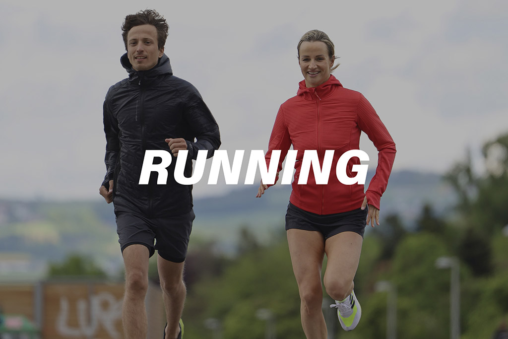Runningkategorie: man sieht zwei Läufer mit schwarzem und rotem Outfit